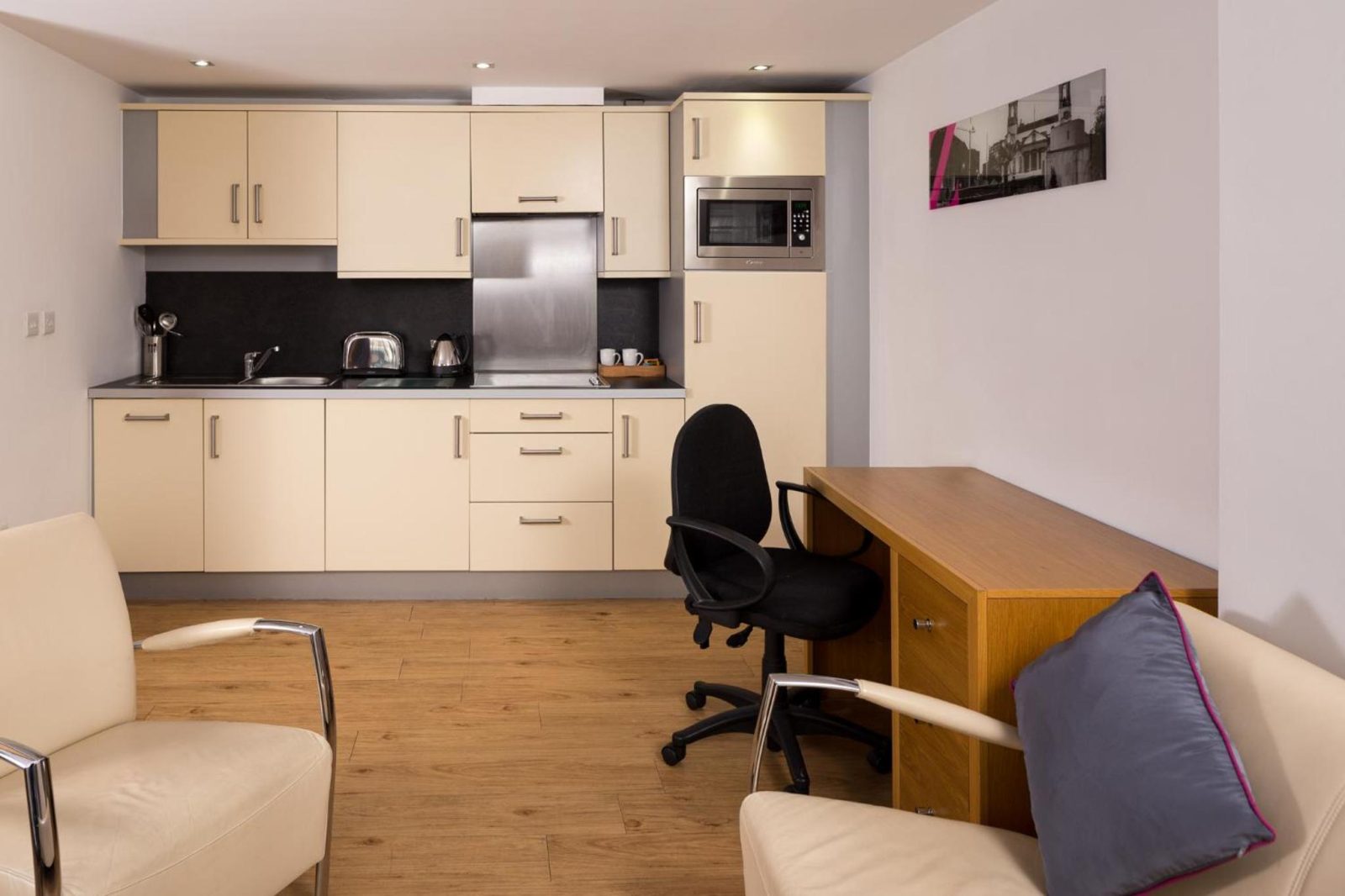 Roomzzz Leeds City West — photo 7