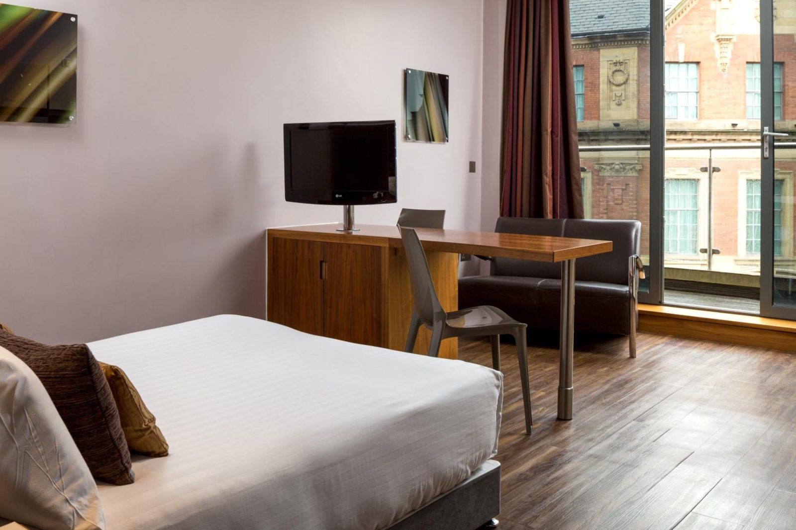 Roomzzz Leeds City — photo 3