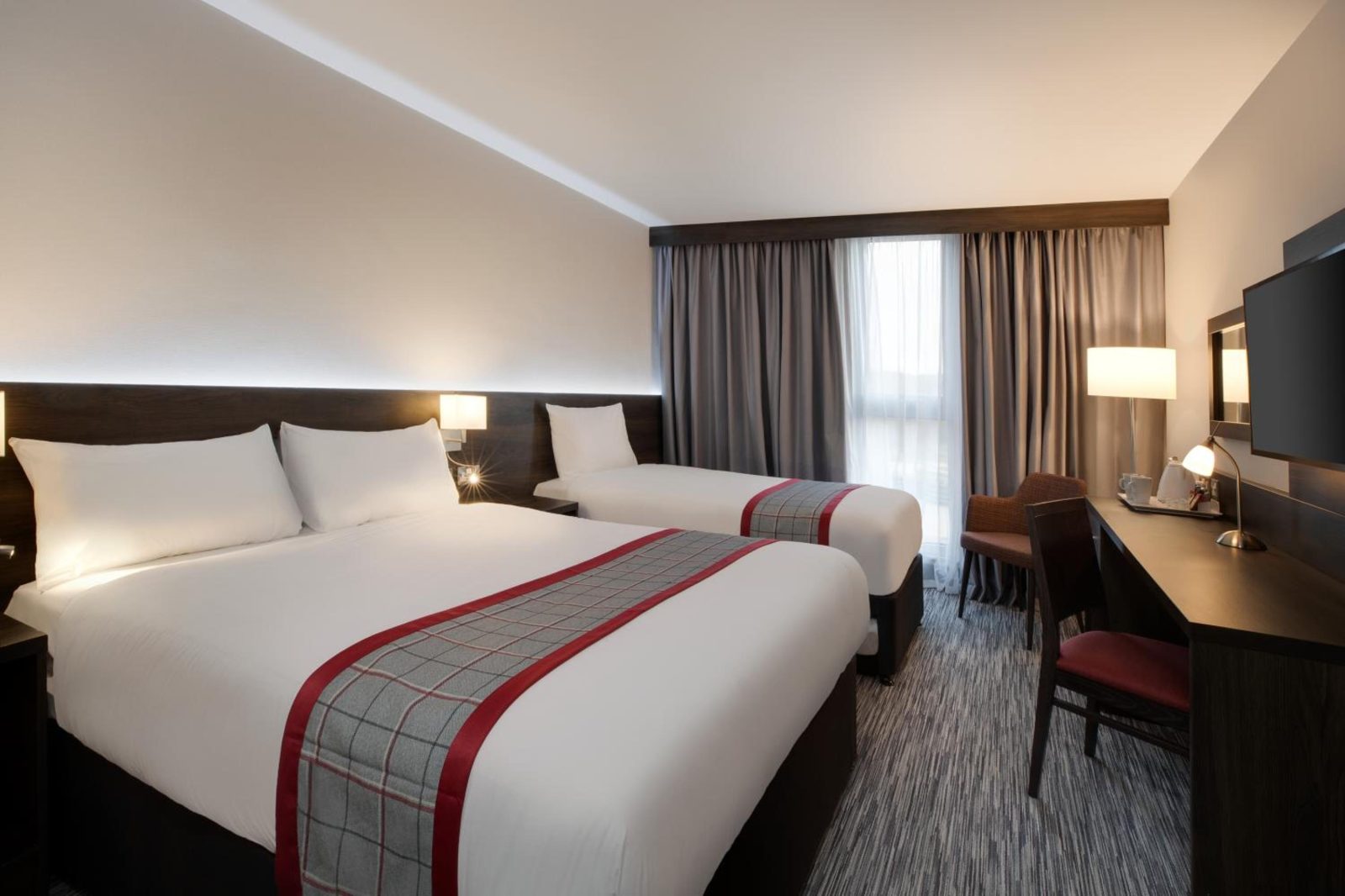 Ramada by Wyndham Leeds East — photo 7