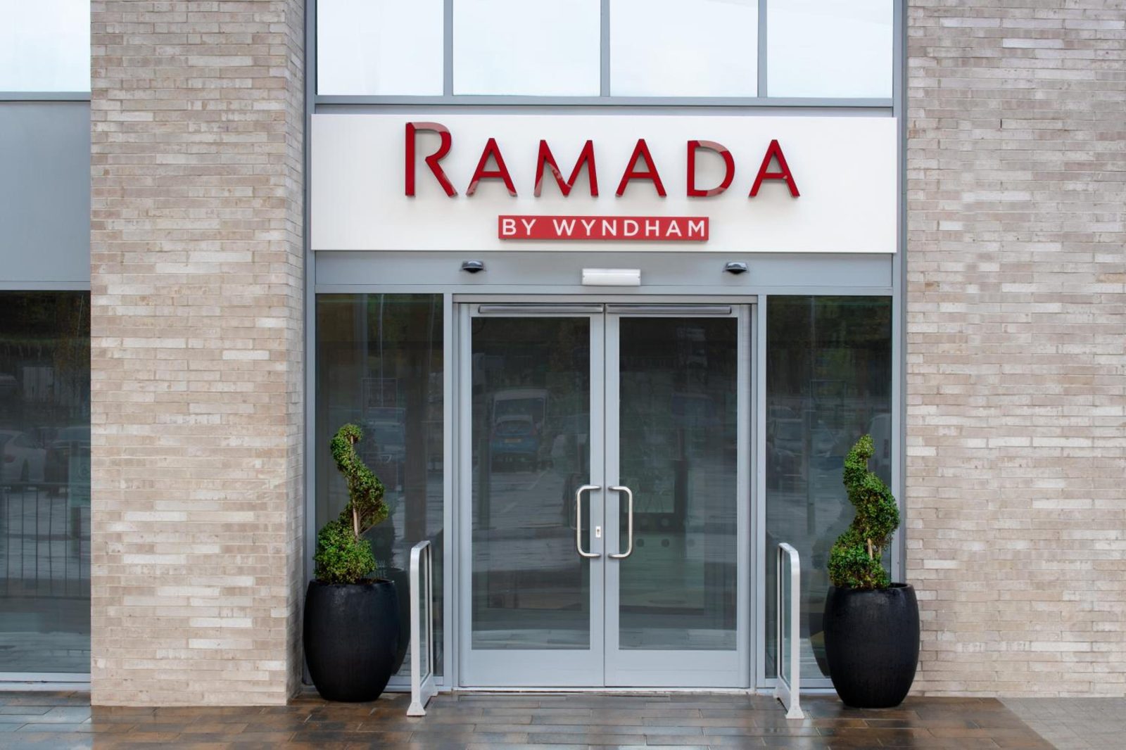 Ramada by Wyndham Leeds East — photo 2