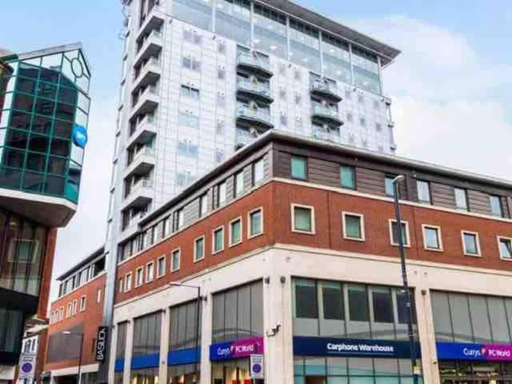Stunning Apartment in the Heart of Leeds — photo 5